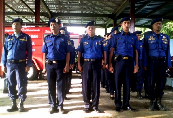 Personil Damkar Purwakarta. by Humas Pemkab Purwakarta