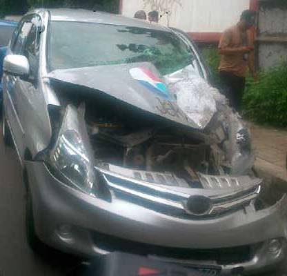 mobil dirusak