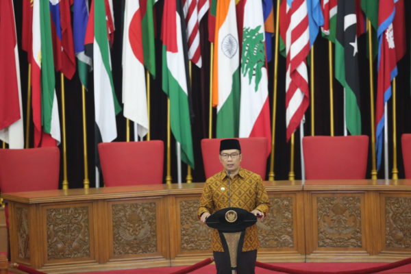 Wali Kota Bandung Ridwan Kamil membacakan teks Pancasila saat Peringatan Pidato Bung Karno 1 Juni 1945 di Gedung Merdeka, Rabu (1/6/). by Humas Pemkot Bandung