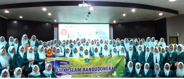 Jelajahi Serunya Dunia Coca-Cola Lewat Coca-Cola Plant Tour