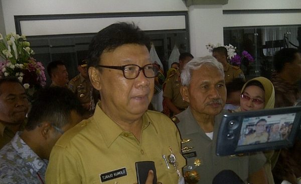 Mendagri Tjahjo Kumolo saat menghadiri Stadium General Bagi Wasana Praja Calon Pamong Praja Muda Lulusan IPDN Angkatan XXIII Tahun 2016 di Kampus IPDN Jatinangor, Sumedang, Senin (18/7). by iwa/bbcom