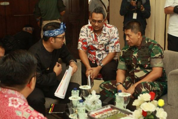 Wali Kota Bandung Ridwan Kamil saat menghadiri sosialisasi percepatan pelaksanaan Citarum Bestari di Graha Tirta Siliwangi Kota Bandung, Rabu (31/8). by Meiwan Humas Pemkot Bandung.