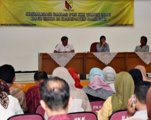 Pemkab Bandung menggelar Bazar UMKM di arena PON XIX di Stadion Jalak Harupat. Bazar ini disosialisasikan di Gedung Dewi Sartika, Soreang, Rabu (14/9). by Humas Pemkab Bandung