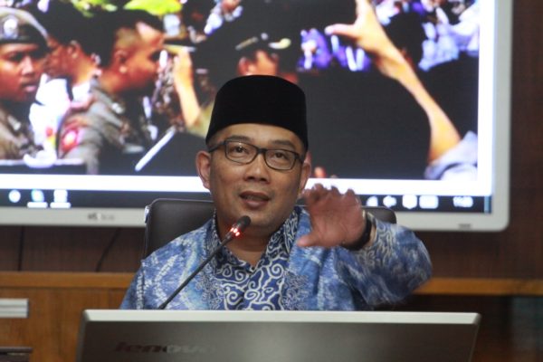 Wali Kota Bandung Ridwan Kamil saat Rapat Rutin Pimpinan di Balai Kota Bandung, Senin (5/9). by Meiwan    Humas Pemkot Bandung