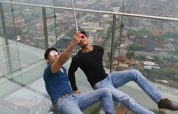 welvie di atas skywalk