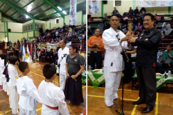Dandenpom III/5 Bandung Letkol Cpm Didin Sofyannadin selaku Pembina Bandung Karate Club (BKC) juga sebagai anggota Majelis Sabuk Hitam Kehormatan DAN III BKC bersama Ketua Umum PB BKC Agus Santoso saat kejuaraan karate tingkat wilayah Bandung pada 5 - 6 November 2016 di Gedung Tri Lomba Juang GOR Pajajaran Bandung. by Pendam III/Slw