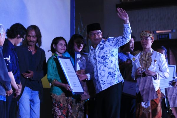 Wali Kota Bandung Ridwan Kamil saat Anugerah Budaya Kota Bandung di Hotel Grand Royal Panghegar, Bandung, Kamis (29/12). by Meiwan Humas Pemkot Bandung