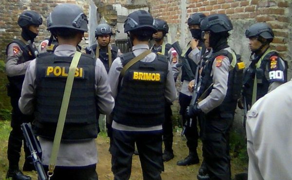 Sebuah rumah kontrakan di Kampung Sirnagalih RT 03/RW 11, Desa Sekarwangi, Kec. Soreang, Kab. Bandung, digeledah Densus 88 Mabes Polri, Senin (26/12/16). by ist