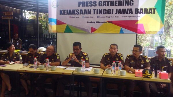 Press gathering bersama jajaran Kejati Jabar di Bandung, Selasa (27/12).