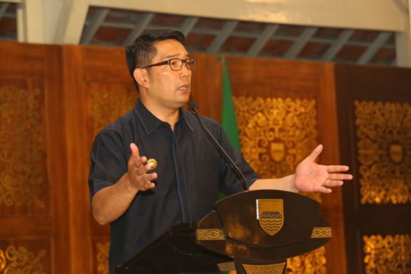 Audiensi antara Wali Kota Ridwan Kamil bersama Forum Komunikasi Warga dan PKL Cihampelas di Pendopo Kota Bandung, Senin (30/1). by Meiwan Humas Pemkot Bandung