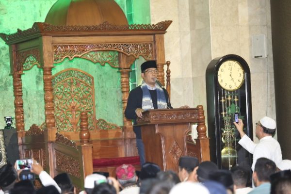 Wali Kota Bandung Ridwan Kamil saat launching Gerakan Shalat Subuh Berjamaah, di Mesjid Raya Bandung Provinsi Jawa Barat, Minggu (22/1). by Humas Pemkot Bandung