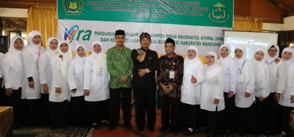 Bupati Bandung H. Dadang M Naser, SH.,M.Ip saat membuka Rakerda III IGRA Kab Bandung, di Aula Riung Panyaungan, Banjaran, Kamis (23/2). by vita Humas Pemkab Bandung