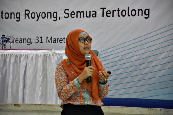Kepala Unit Hukum, Komunikasi Publik dan Kepatuhan BPJS Kesehatan Kantor Cabang Soreang, Nuke Paulin Sinungan, S.E. jadi nara sumber Sosialisasi Program Jaminan Kesehatan Nasional – Kartu Indonesia Sehat (JKN-KIS) di Wisma Haji Soreang, Jumat (31/3).