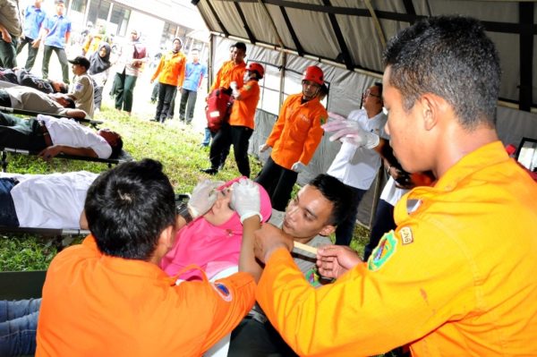BPBD Kab Bandung gelar simulasi PB Gempa, di pelataran Kantor BPBD di Soreang, Rabu (26/4). by Vita Humas Pemkab Bandung