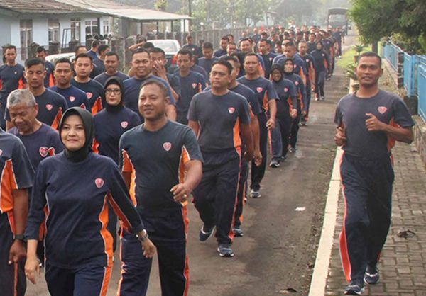 Prajurit dan PNS Mako Korpaskhas syukuran naik pangkat di Lapangan Apel Mako Korpaskhas, Kec Margahayu, Kab Bandung, Jumat (28/4). by Penpaskhas
