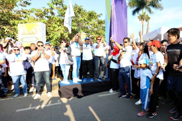 bjb Sabilulumpat Color Run diikuti sekitar 3.000 peserta, dilepas Asisten Ekjah Kab Bandung, H. Marlan, S.Ip., M.Si. dan Kadisparbud Kab Bandung, Drs. Agus Firman Zaini, M.Si. di depan Lapang Upakarti Soreang, Minggu (7/5). by Denny Kominfo Kab Bdg