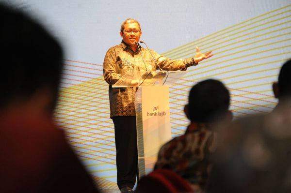 Gubernur Jabar Ahmad Heryawan membuka Business Review Quartal II 2017 Bank bjb di Discovery Hotel and Convention Ancol, Jl. Lodan Timur No. 7, Jakarta Utara, Selasa (25/7). by Humas Pemprov Jabar