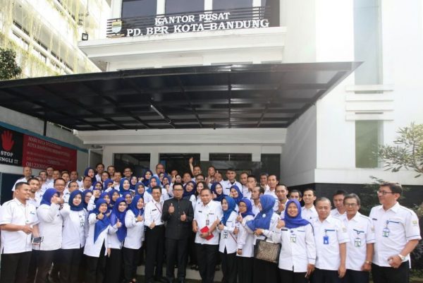 Wali Kota Bandung Ridwan Kamil berkunjung ke Kantor PD BPR, Jalan Naripan, Selasa (11/7/17). by Humas Pemkot Bdg