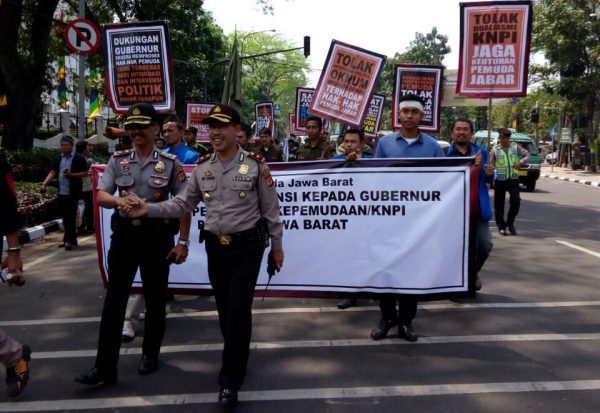 KNPI Jabar demo ke Gedung DPRD Jabar, Rabu (30/8/17). by ist