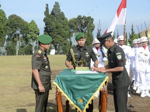 Pangdam III/Siliwangi Mayjen TNI M. Herindra melantik 234 orang lulusan Pendidikan Pertama Tamtama (Dikmata) Gelombang I Tahun 2017, di Lapangan Dodik Tamtama Rindam III/Siliwangi, Kec Pangalengan, Kab Bandung, Kamis (7/9/17). by Pendam Slw