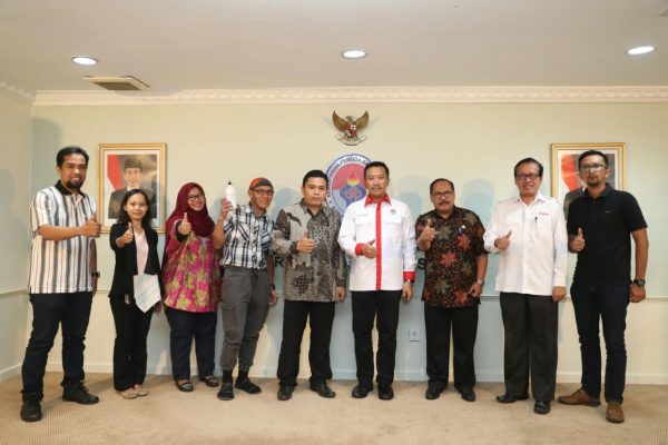 Menpora Imam Nahrawi didampingi Deputi Pembudayaan Olahraga Raden Isnanta menerima Panitia West Java Marathon International 201, di Ruang Rapat Utama Graha Pemuda Lantai 10, Senayan, Jakarta, Kamis (3/8) by bagus/kemenpora.go.id