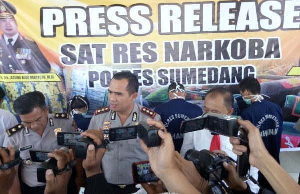 Kapolres Sumedang AKBP Hari Brata, SIK saat ekspos di Mapolres Sumedang, Senin (18/9). by ist