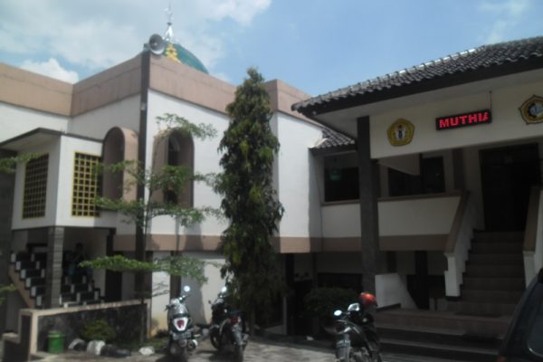 Areal SMK Muthia Harapan Cicalengka (SMK MHC) di Jl Babakan Peuteuy 300, Kec Cicalengka, Kab Bandung.