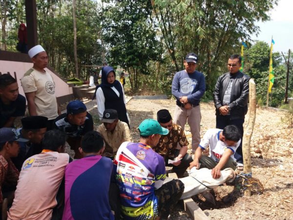 Kegiatan qurban di SMK MHC disaksikan Pembina YMHM Drs H. Agus Friman, M.Si, Ketua YMHM Dra.Hj.Isti Isnani, dan Bendahara YMHM Eman Sulaeman,M.Pd.