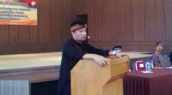Bupati Bandung Dadang Naser saat membuka rangkaian kegiatan Gebyar Pemuda Sabilulungan dalam rangka peringatan Hari Sumpah Pemuda ke-89 di Graha Iman Ciparay, Sabtu (28/10/17). by asray