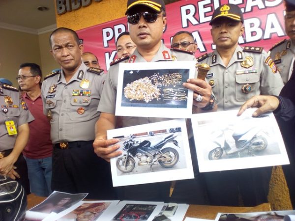 Kapolda Jabar Irjen Pol Agung Budi Maryoto saat ekspos curas di Mapolda Jabar, Selasa (28/11/17). by ist