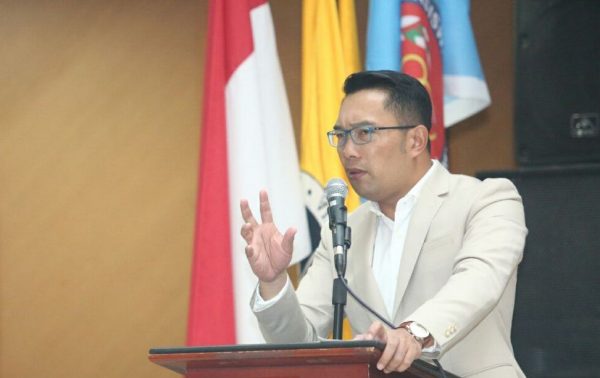 Wali Kota Bandung M. Ridwan Kamil saat Seminar Nasional yang digelar IMORI di Aula FPOK UPI Bandung, Sabtu (25/11). by Humas Pemkot Bdg