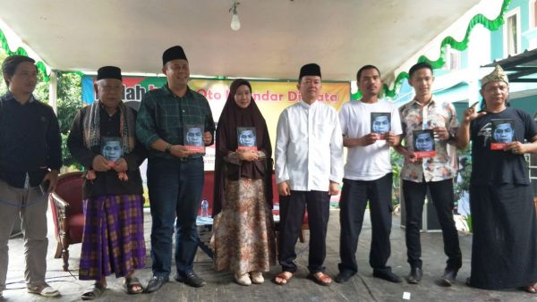 Anggota Komisi IV DPR RI Cucun Ahmad Syamsulrijal saat bedah buku Oto Iskandar Di Nata: The Untold Stories, di Pondok Pesantren Sirojul Huda, Desa Parungserab, Kec Soreang, Kab Bandung, Sabtu (16/12/17). by ist