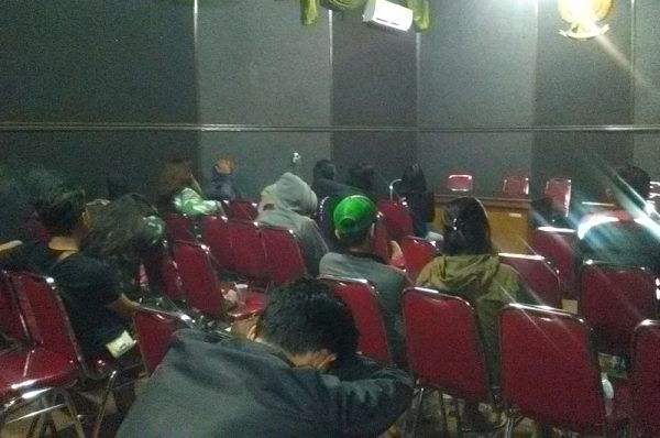 Belasan pasangan tak resmi dan empat orang wanita yang diduga sebagai PSK terjaring Operasi Pekat Satpol PP Kab Bandung, Selasa (26/12) malam. Mereka diamankan di Kantor Satpol PP Kab Bandung sebelum disidang atas dakwaan tipiring. by iwa/bbcom