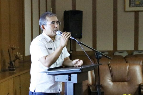Ketua Penyelenggara Porpemda XIII, H. Marlan, S.Ip., M.Si saat Rapat Evaluasi Penyelenggaraan Porpemda XIII di Bale Winaya Soreang, Rabu (10/1/18). by Humas Pemkab Bdg