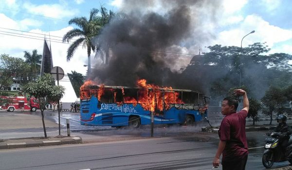 damri terbakar