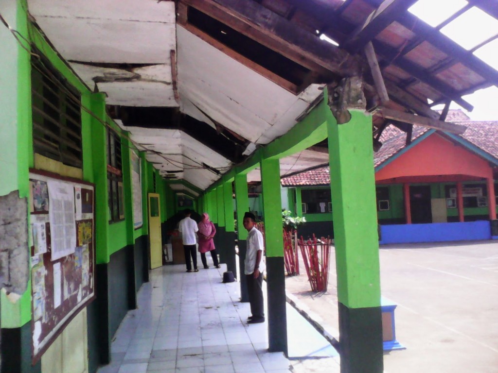 Perbaikan 200 SMP Rusak di KBB Ditunda