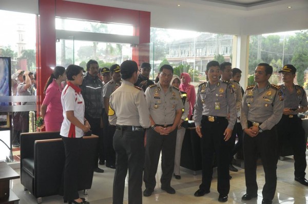 Kapolres Bandung AKBP Erwin Kurniawan meresmikan Gedung SPKT POlres Bandung, Selasa (1/3). by Humas Polres Bandung