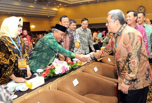 Gubernur Jabar Ahmad Heryawan saat membuka Musrenbang 2017, di Hotel Horison Bandung, Kamis (14/4). by Humas Pemprov Jabar