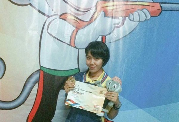 Petembak asal Kabupaten Bandung Kinanti Ulfa Aristi meraih medali emas di ajang PON XIX. by ist