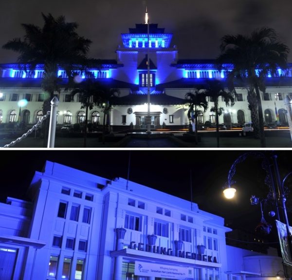 Penampilan beda dari Gedung Sate dan Gedung Merdeka, Senin (24/10) malam. by Humas Pemprov Jabar