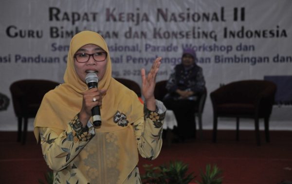 Bunda Literasi Jabar Netty Heryawan jadi narasumber pada Rakernas II Musyawarah GBK di Auditorium Graha POS Bandung,Jum'at (20/1). by Humas Pemprov Jabar