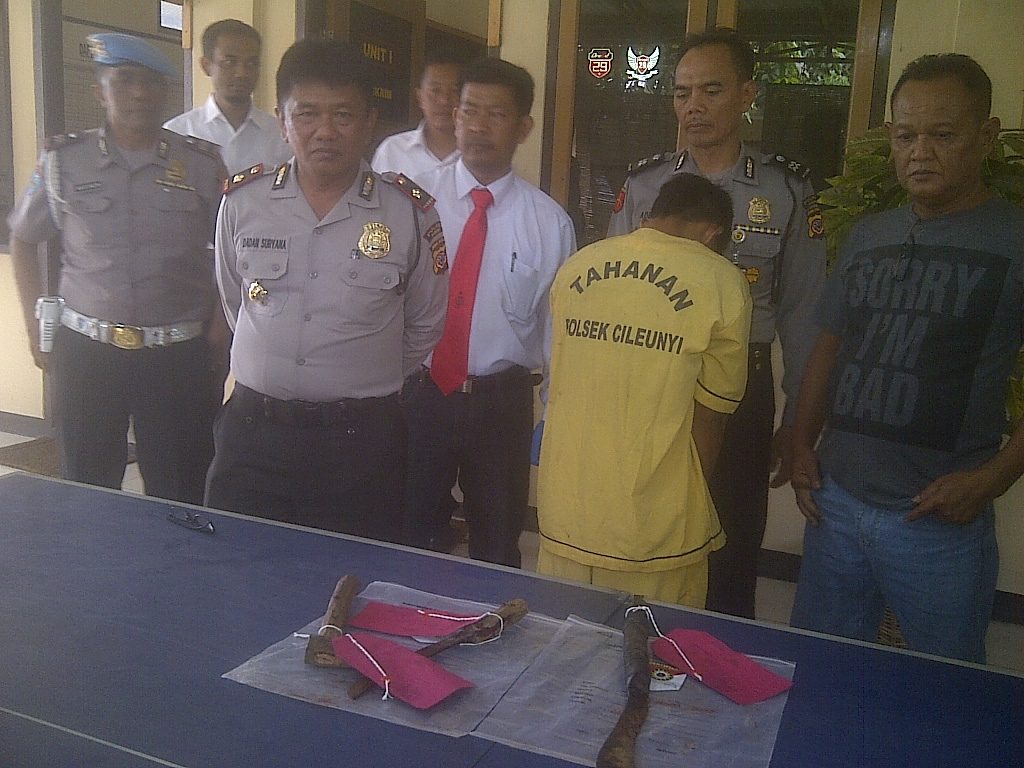 Bela Kakek, Kiki Tebas Leher Usep Sampai Tewas