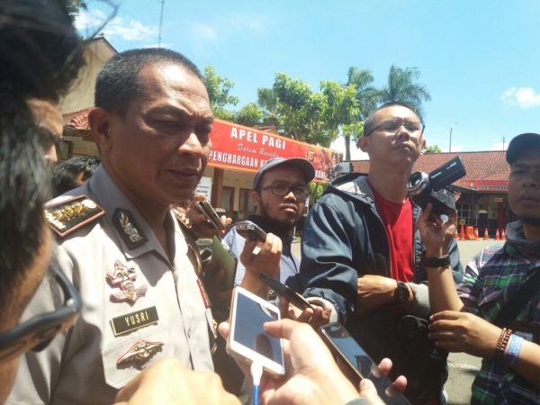 Kabid Humas Polda Jabar Kombes Pol Yusri Yunus memberi keterangan kepada wartawan di Mapolresta Cimahi, Rabu (15/2). by ist/bbcom