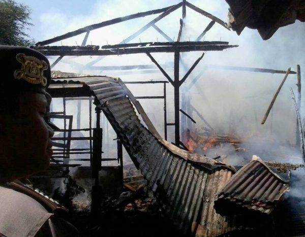 4 rumah semi permanen di Kp. Sadang RT 03 RW 03 Desa Sukamantri Kec. Paseh Kab. Bandung, terbakar sekitar pukul 10.30 WIB, Jumat (19/5). by bb8