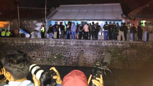 TKP bom panci meledak di Kp Kubangbeureum Kel Sekejati Kec Buahbatu Kota Bandung, Sabtu (8/7/17) malam. by TAM/bbcom