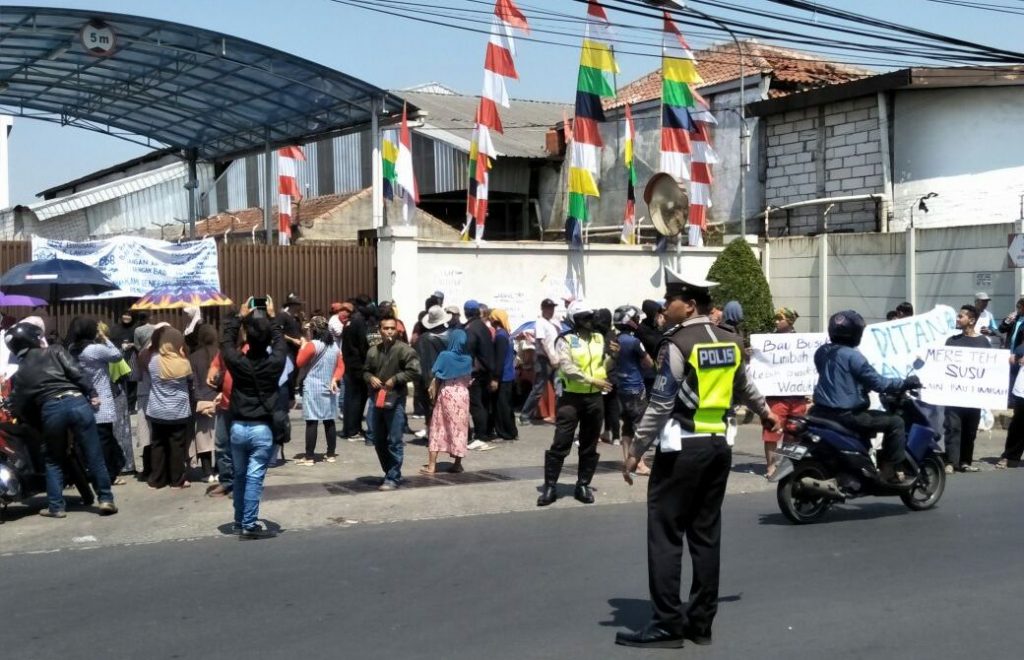 Karyawan Demo, PT Ultra Jaya Rugi Rp19 Miliar
