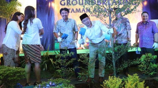 Wali Kota Bandung M. Ridwan Kamil saat grandlaunching Taman Asia Afrika di Jalan Kiaracondong, Jumat (3/11/17). by Humas Pemkot Bdg