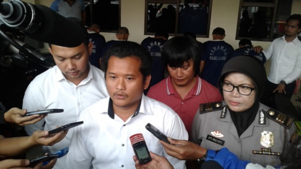 Kasat Reskrim Polres Bandung AKP Firman Taufik saat ekspos di Mapolres Bandung, Senin (22/1/18). by iwa/bbcom