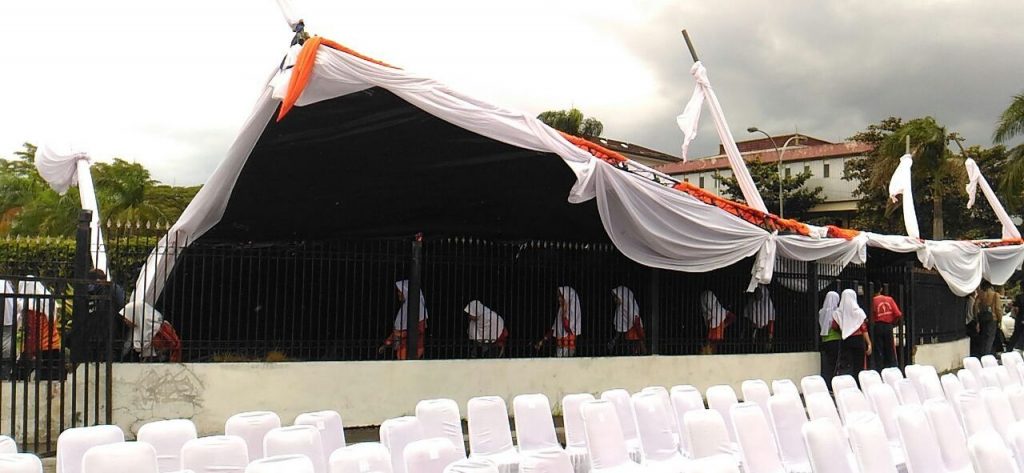 Waduh, Tenda Deklarasi Damai Pilwalkot Bandung Roboh