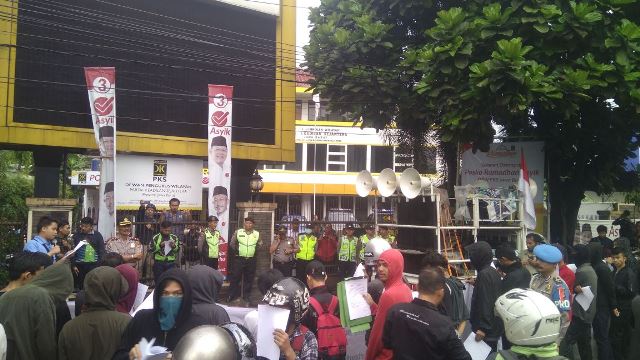 Aliansi Mahasiswa Jabar Minta PKS Tertibkan Kadernya